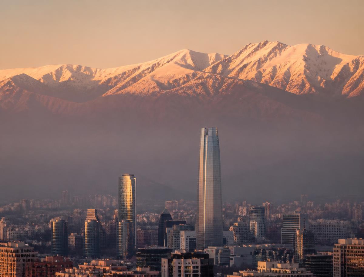 Santiago do Chile com a Cordilheira dos Andes ao fundo